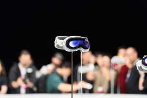 Apple already working full-time on Vision Pro sequel