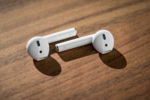 Apple makes it easy to find lost AirPods in iOS 10.3