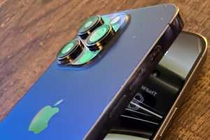 Apple 'in discussions' over folding iPhone test hub