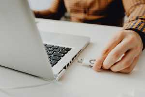 Stop! Don&rsquo;t plug that USB drive into your Mac until you read this