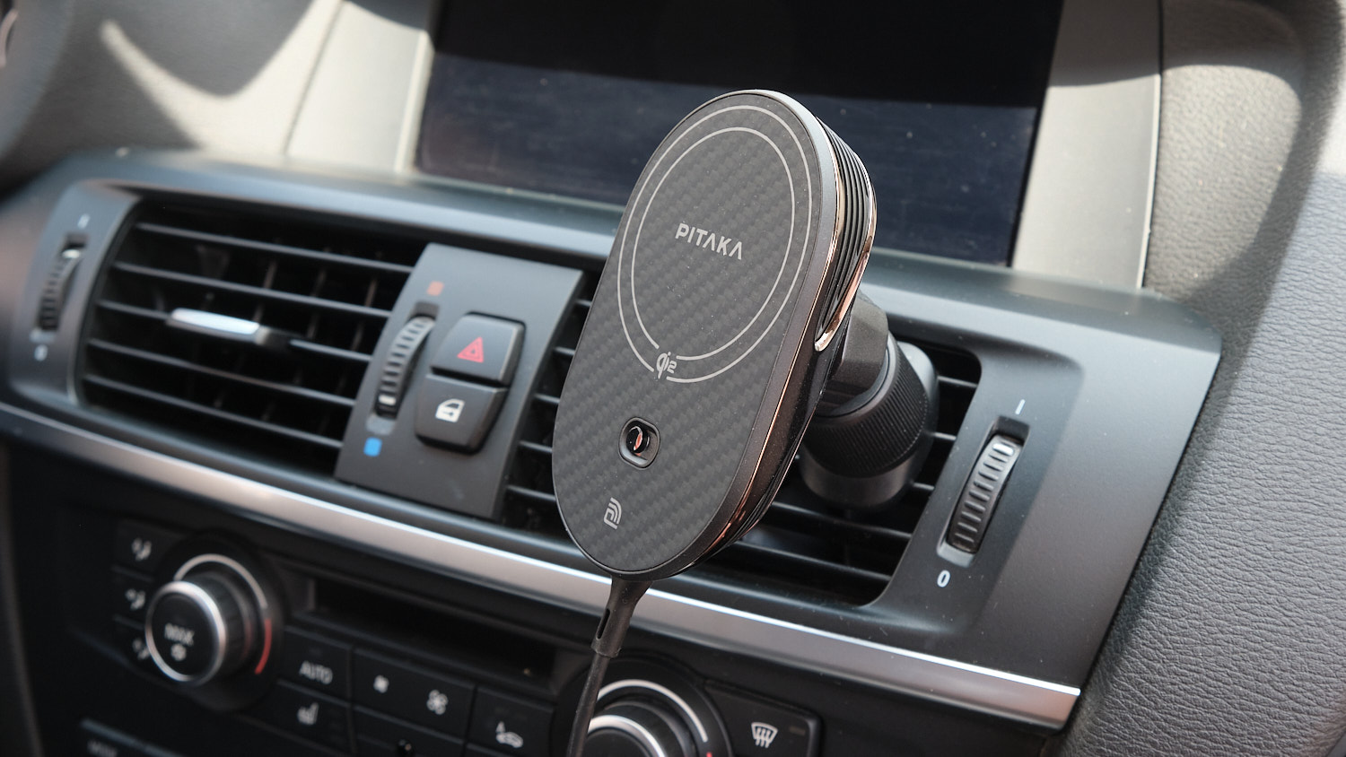 Pitaka Magez Car Mount Pro 2 &ndash; Excellent MagSafe car charger